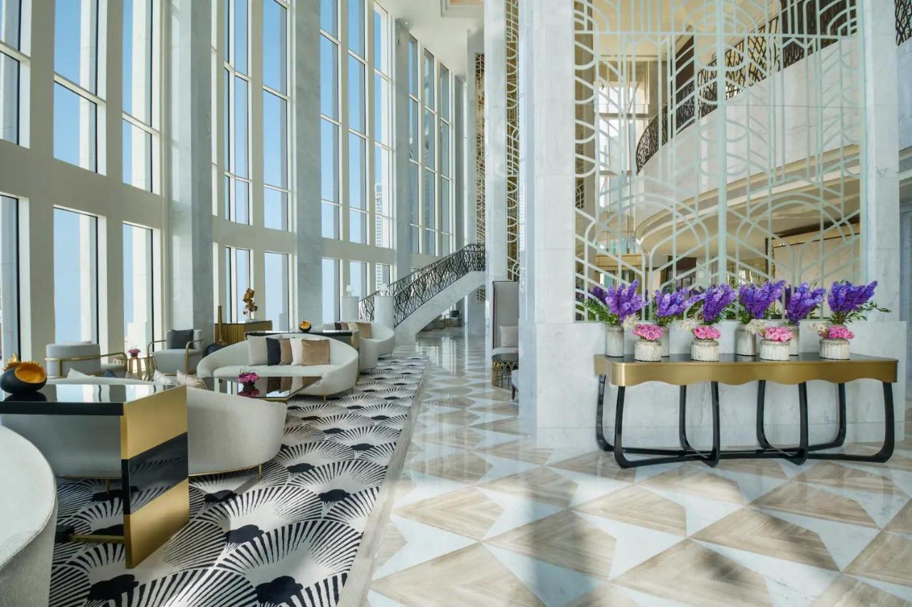 Wyndham Grand Doha West Bay Beach Zewnętrze zdjęcie The lobby of the hotel