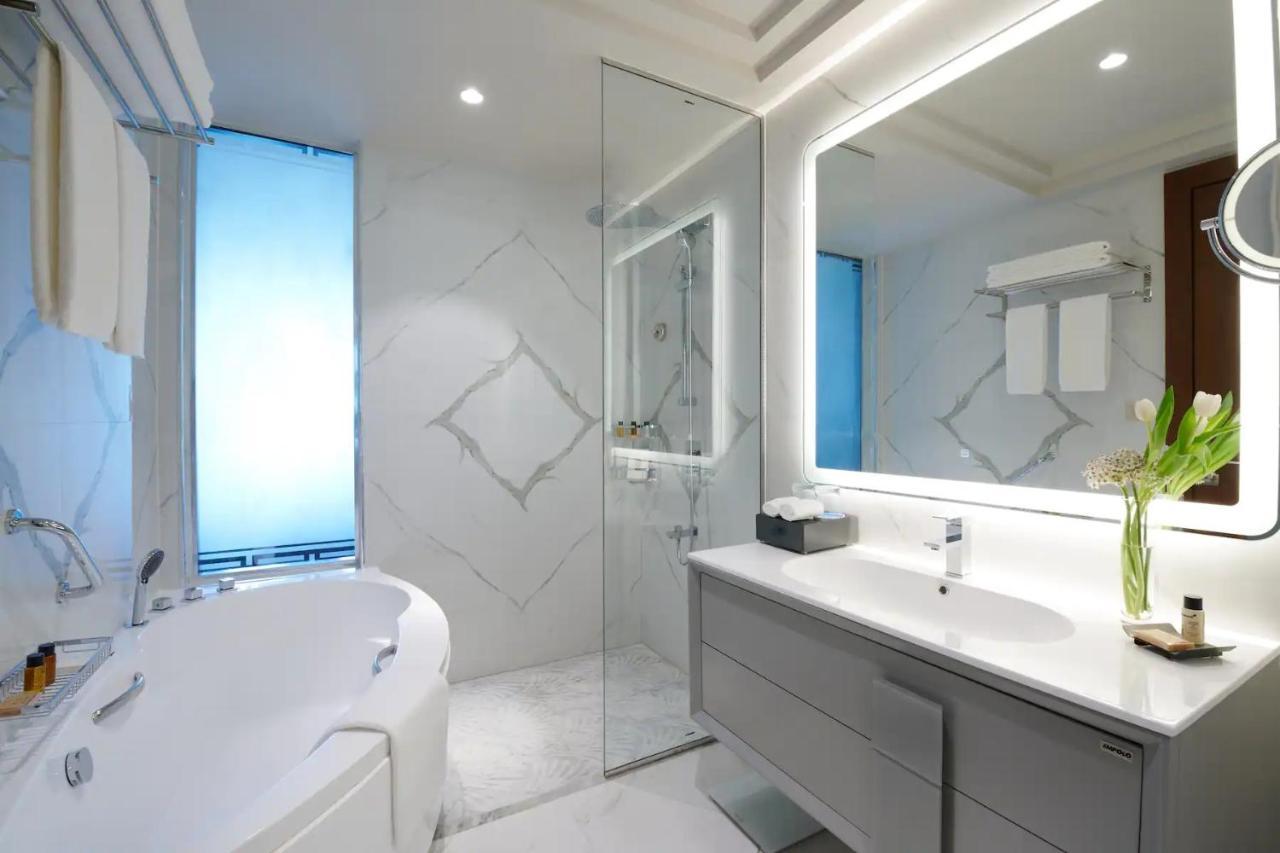 Wyndham Grand Doha West Bay Beach Zewnętrze zdjęcie Bathroom