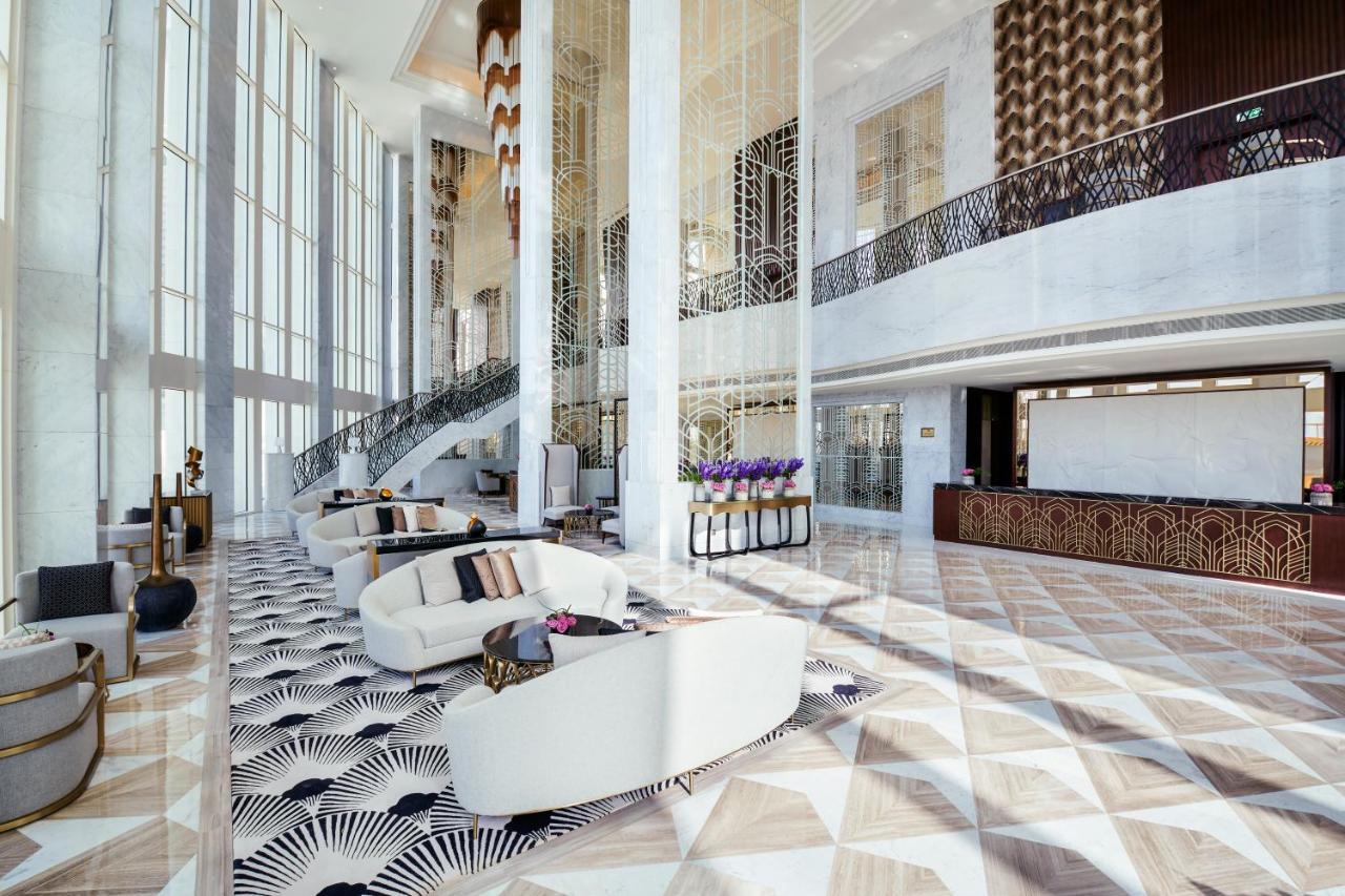 Wyndham Grand Doha West Bay Beach Zewnętrze zdjęcie The lobby of the hotel