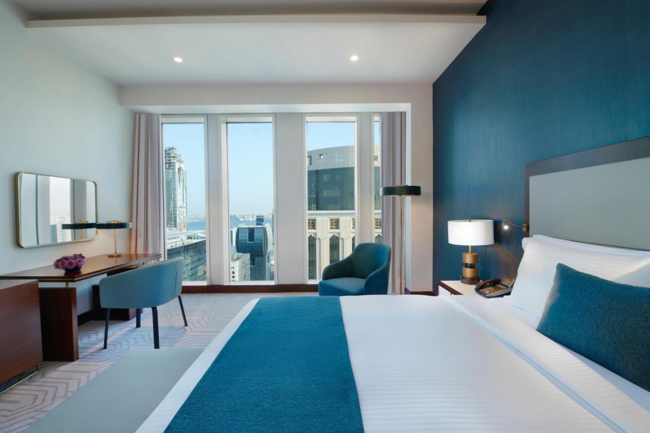 Wyndham Grand Doha West Bay Beach Zewnętrze zdjęcie A guest room at the hotel