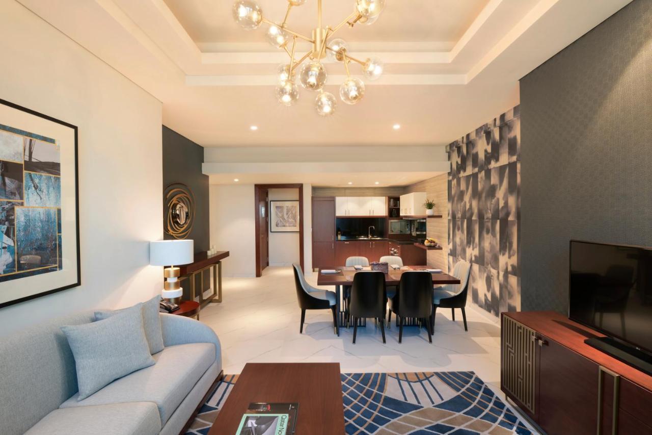 Wyndham Grand Doha West Bay Beach Zewnętrze zdjęcie A living room at the hotel