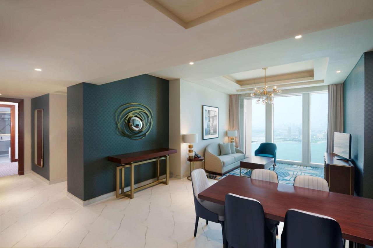 Wyndham Grand Doha West Bay Beach Zewnętrze zdjęcie A suite at the hotel